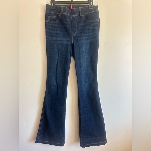 NWOT SPANX Smoothing Flare Jeans in Midnight Size Medium - Picture 5 of 9